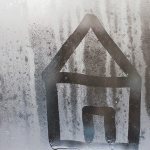 sueur fenêtres en plastique dans la maison