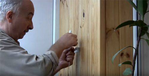 Sèche-linge au plafond sur le balcon: avantages par rapport aux autres modèles