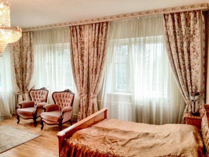 corniches de plafond pour rideaux décor photo