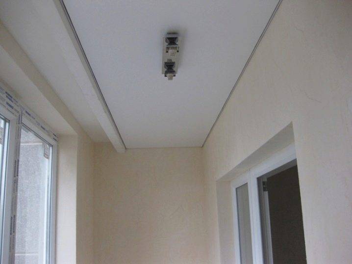 Plafond à faire soi-même sur le balcon: de quoi faire des photos et des vidéos