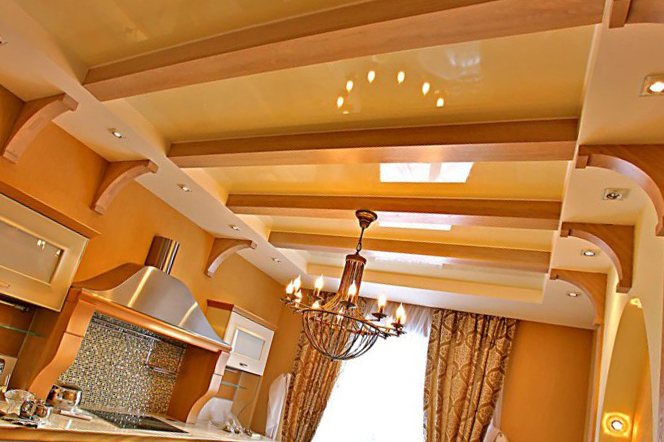 Plafond de la cuisine avec cuisinière à gaz: lequel est préférable de faire?