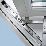 La fenêtre en plastique s'ouvre mal pour la ventilation