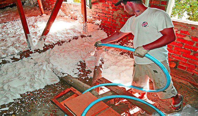 Règles pour verser de la mousse liquide