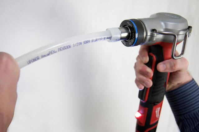 Presse à tubes XLPE