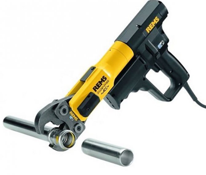 Pince à sertir - sertissage hermétique de tuyaux métal-plastique