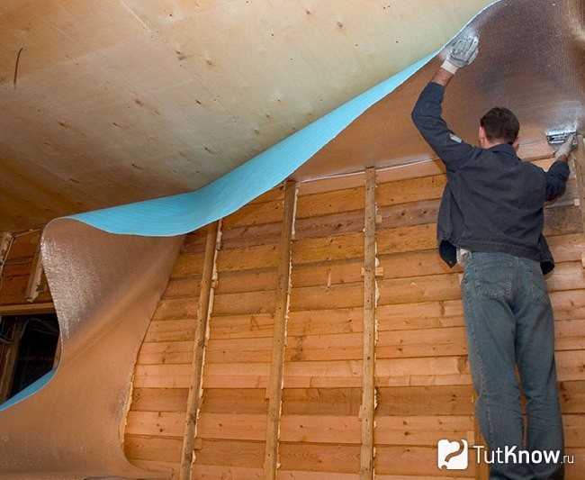 Coller le penofol au plafond