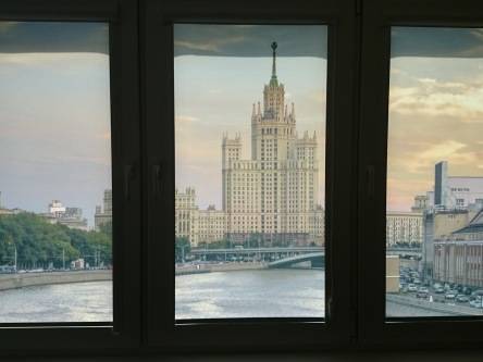 Nous apprivoisons le soleil: un filtre de lumière pour les fenêtres en plastique