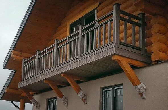 Balcon attenant dans une maison privée