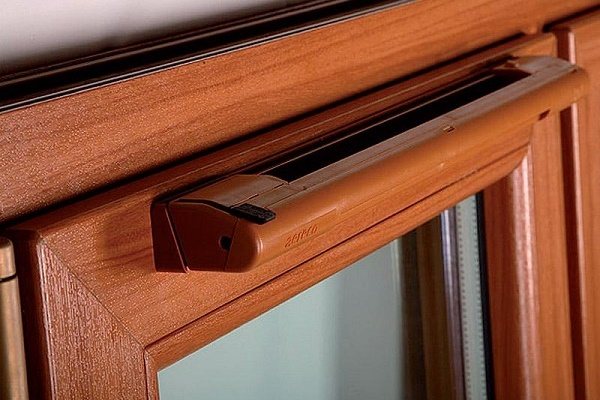 Vanne d'alimentation pour fenêtres en plastique