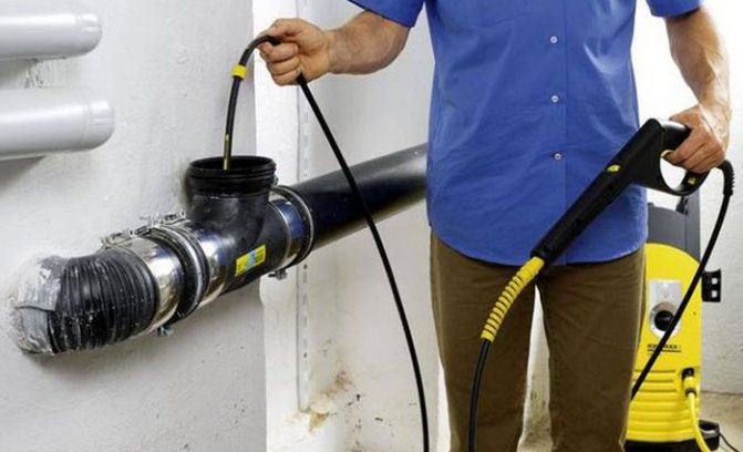 Une mesure préventive est le nettoyage périodique des tuyaux en fonte des dépôts de rouille et de calcaire.