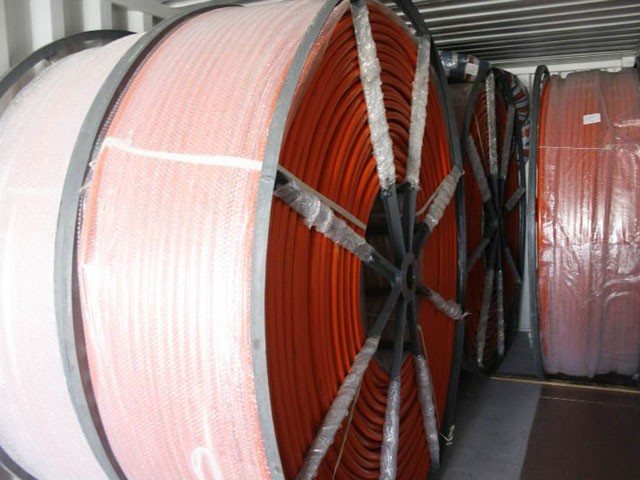 Production de tuyaux en polyéthylène.