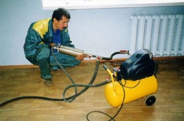 Nous lavons la batterie chauffante.Conseils pour tous les types de radiateurs