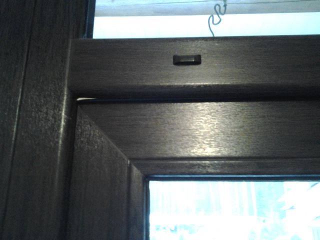 Porte en plastique affaissée