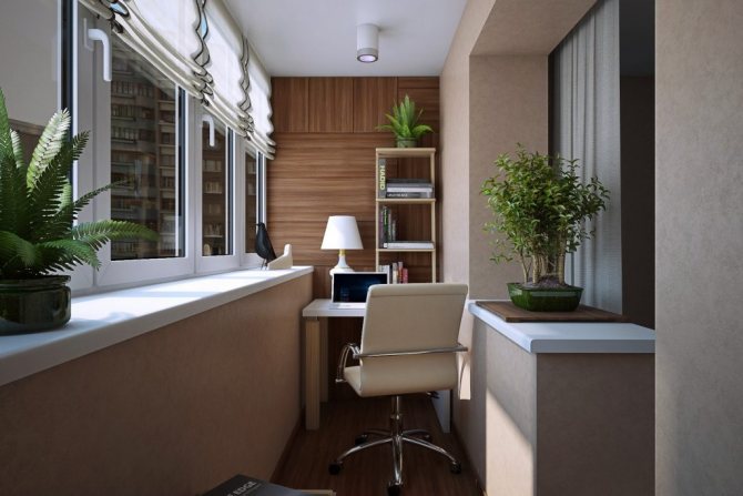Bureau sur la loggia avec vitrage extérieur