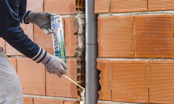Travailler avec de la mousse de polyuréthane sans pistolet