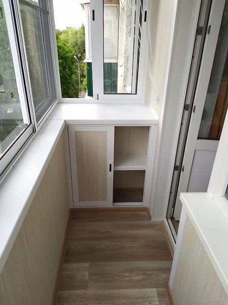 armoire encastrée coulissante pour le balcon de Khrouchtchev