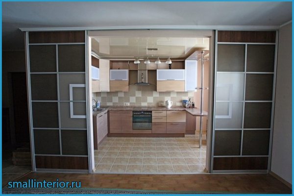 Portes coulissantes dans le compartiment cuisine