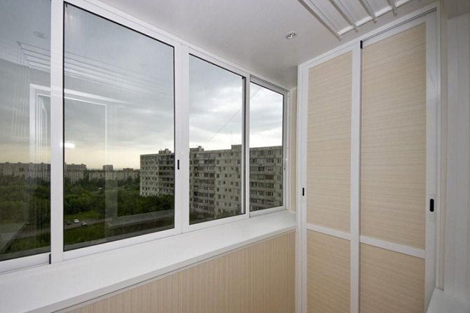 Systèmes coulissants pour balcons et loggias