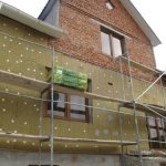 La taille de l'isolant en laine minérale pour le toit. Que choisir pour l'isolation du toit : laine de roche ou de verre 01