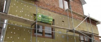 La taille de l'isolation en laine minérale pour le toit. Que choisir pour l'isolation du toit: pierre ou laine de verre 01