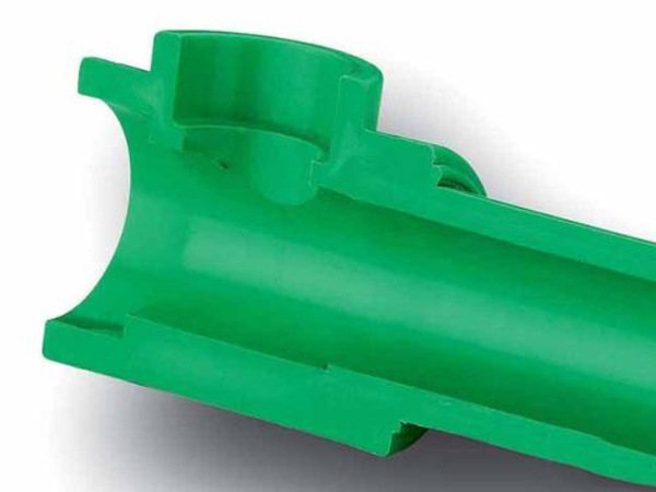 Tuyauterie dans la salle de bain et les toilettes