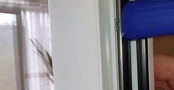 Réparation et réglage par vous-même d'une porte de balcon - instructions étape par étape avec photos et descriptions