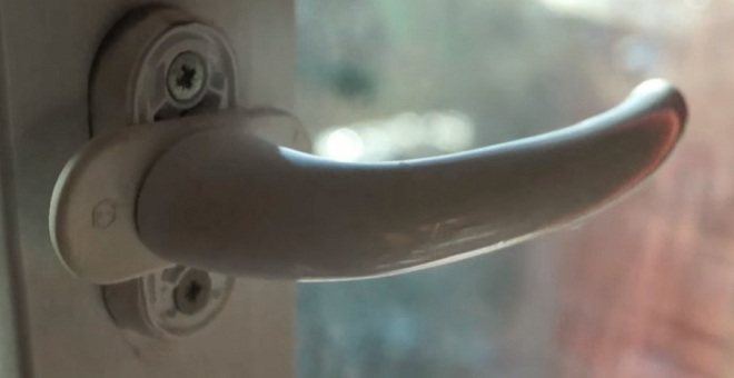 Réparation et réglage par vous-même d'une porte de balcon - instructions étape par étape avec photos et descriptions