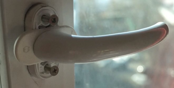 Réparation et réglage par vous-même d'une porte de balcon - instructions étape par étape avec photos et descriptions