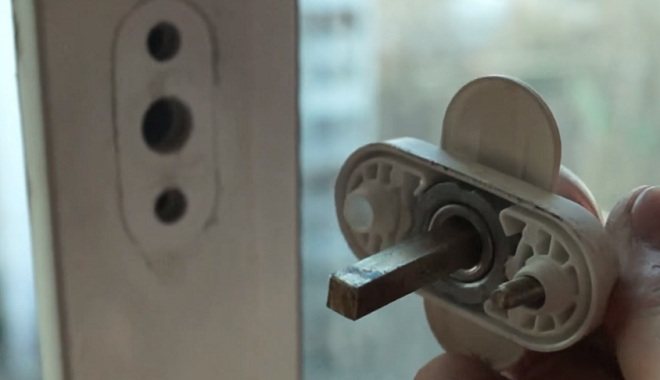 Réparation et réglage par vous-même d'une porte de balcon - instructions étape par étape avec photos et descriptions