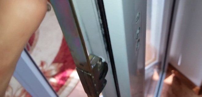 Réparation et réglage par vous-même d'une porte de balcon - instructions étape par étape avec photos et descriptions