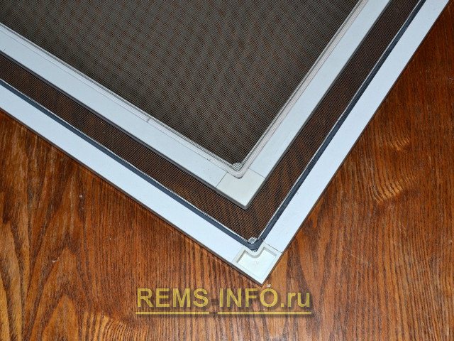 Réparation de moustiquaire bricolage.