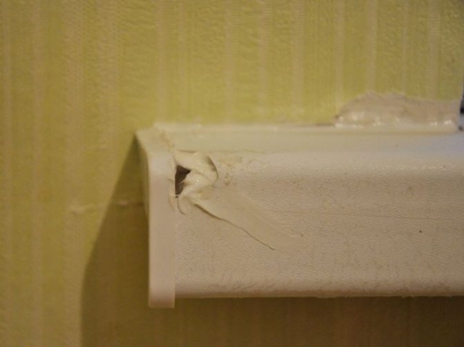 Réparation des motifs de rebord de fenêtre en plastique