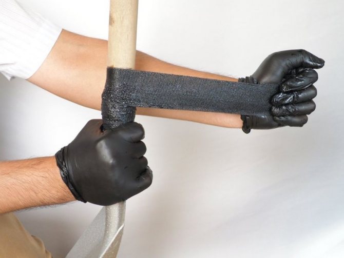 Réparation de tuyaux avec de la résine époxy et du ruban de fibre de verre (fibre de verre)