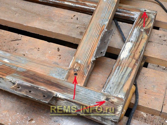 Restauration d'une fenêtre en bois.