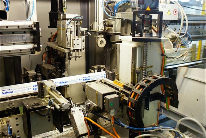 Découpe d'éléments individuels de la future fenêtre