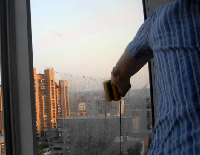 Le résultat sera meilleur si vous brossez du bord du verre vers le milieu.