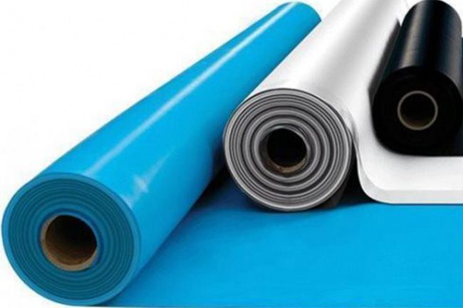 Les matériaux en rouleau sont utilisés avec succès pour l'imperméabilisation de la piscine