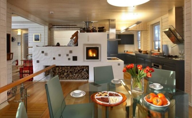 Poêle russe à l'intérieur de la cuisine moderne