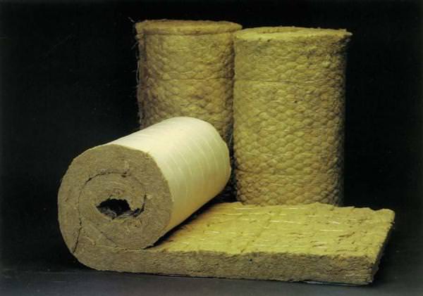 Aujourd'hui, l'isolation thermique avec de la laine minérale est l'un des services de construction les plus demandés.