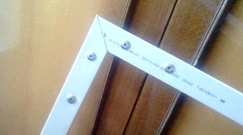 Maille de fenêtre en bois