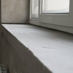 Largeur d'appui de fenêtre dans une maison à panneaux