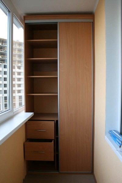 armoire coulissante pour un balcon étroit