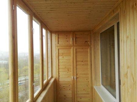 armoire sur le balcon