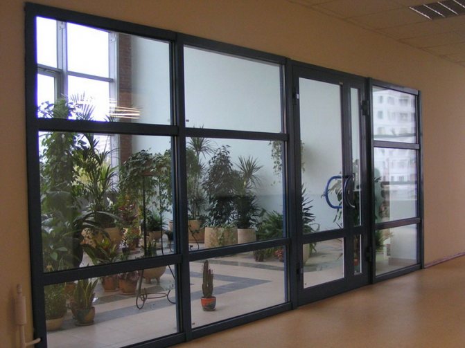 Shpros structurels et fausses reliures pour fenêtres PVC