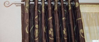 Rideaux sur œillets