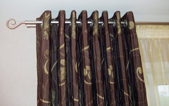 Rideaux sur œillets