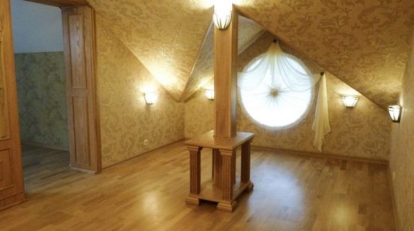 rideaux avec lambrequins pour fenêtres rondes