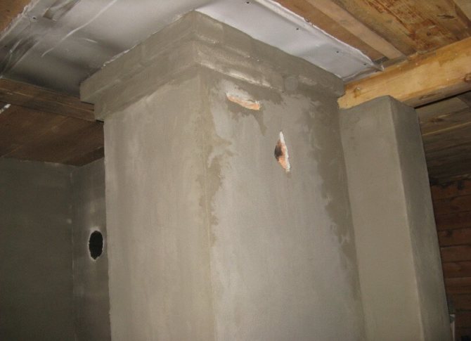 Le plâtre est appliqué en plusieurs couches jusqu'à l'obtention d'une couche uniforme.