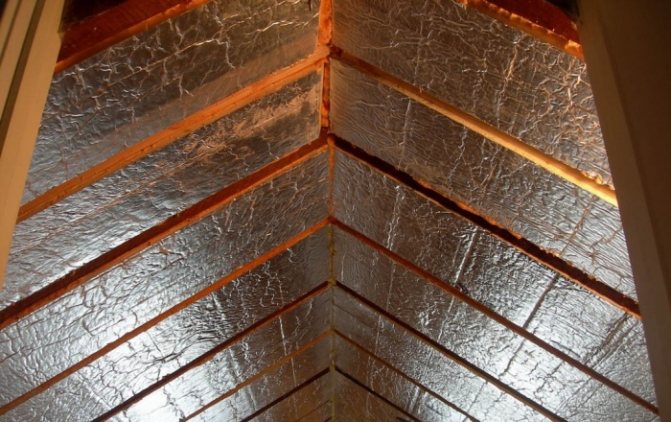 Insonorisation du toit du balcon, du reflux et des auvents