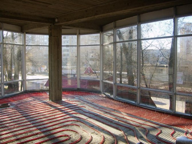 Combien de temps le sol chaud se réchauffe-t-il lorsque vous l'allumez pour la première fois?